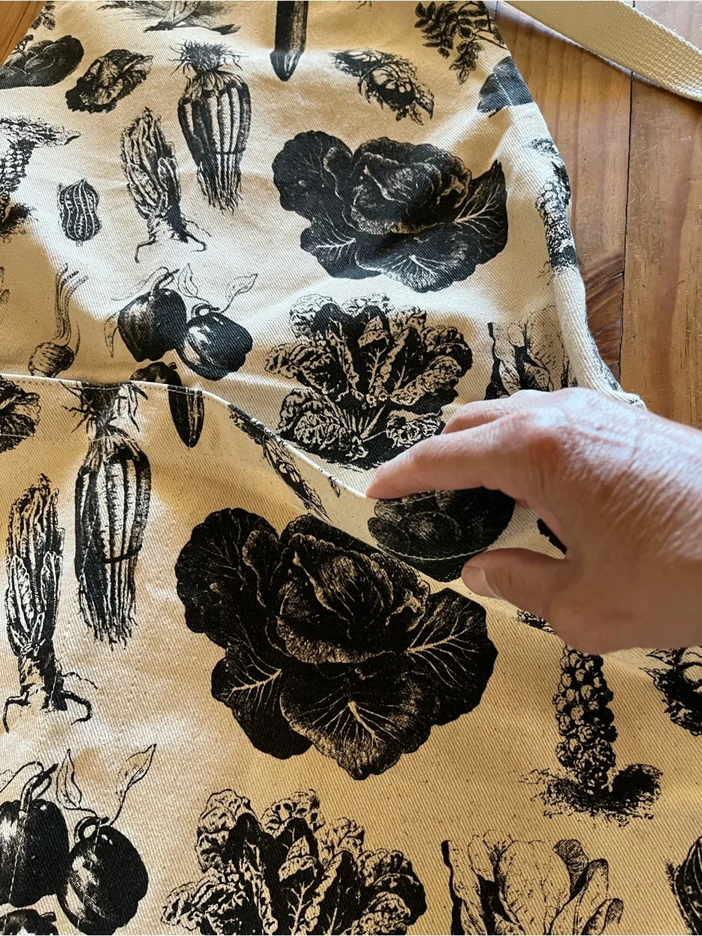 Black & Cream Canvas Vegetable Print Kitchen Apron